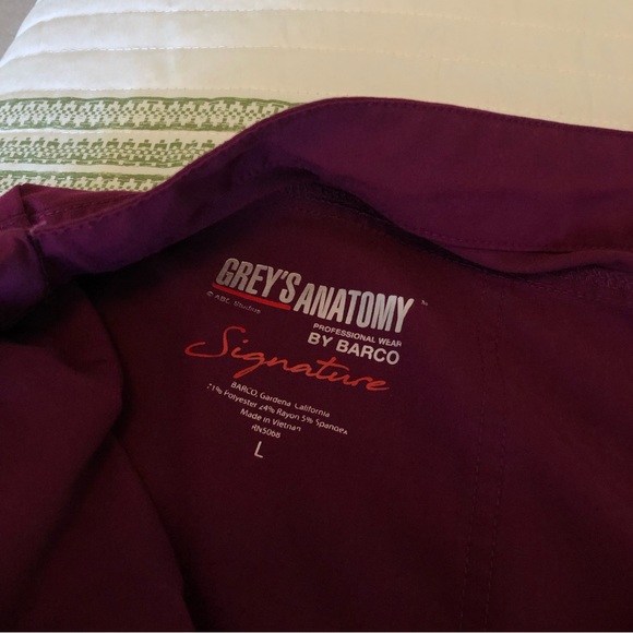 Greys Anatomy Scrubs - Picture 10 of 12